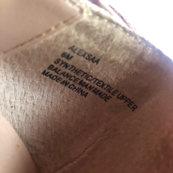 Betsey Johnson Gorgeous Alexsaa Gold Glitter Heels - Picture 6 of 7